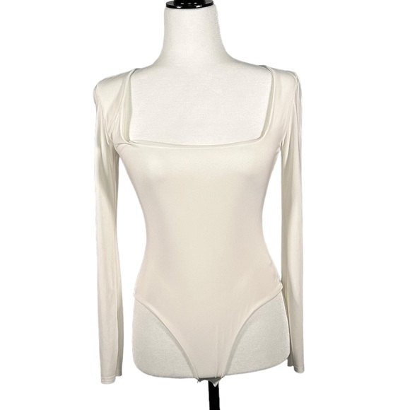 PrettyLittleThings White Bodysuit Square neck - Size 4 - Picture 4 of 9